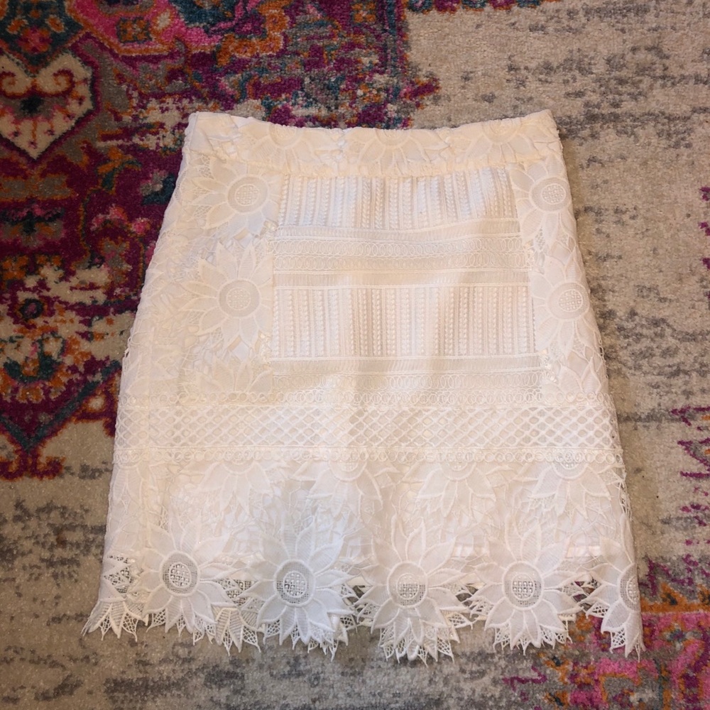 White lace pencil skirt